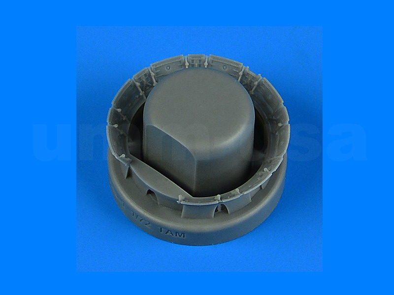 QB72694 F4U-1 Corsair opened engine flaps 1/72